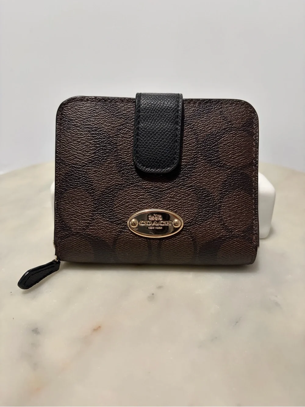 Coach Signature Zip-Around Women's Wallet Brown Gold Logo Accents Credit Card